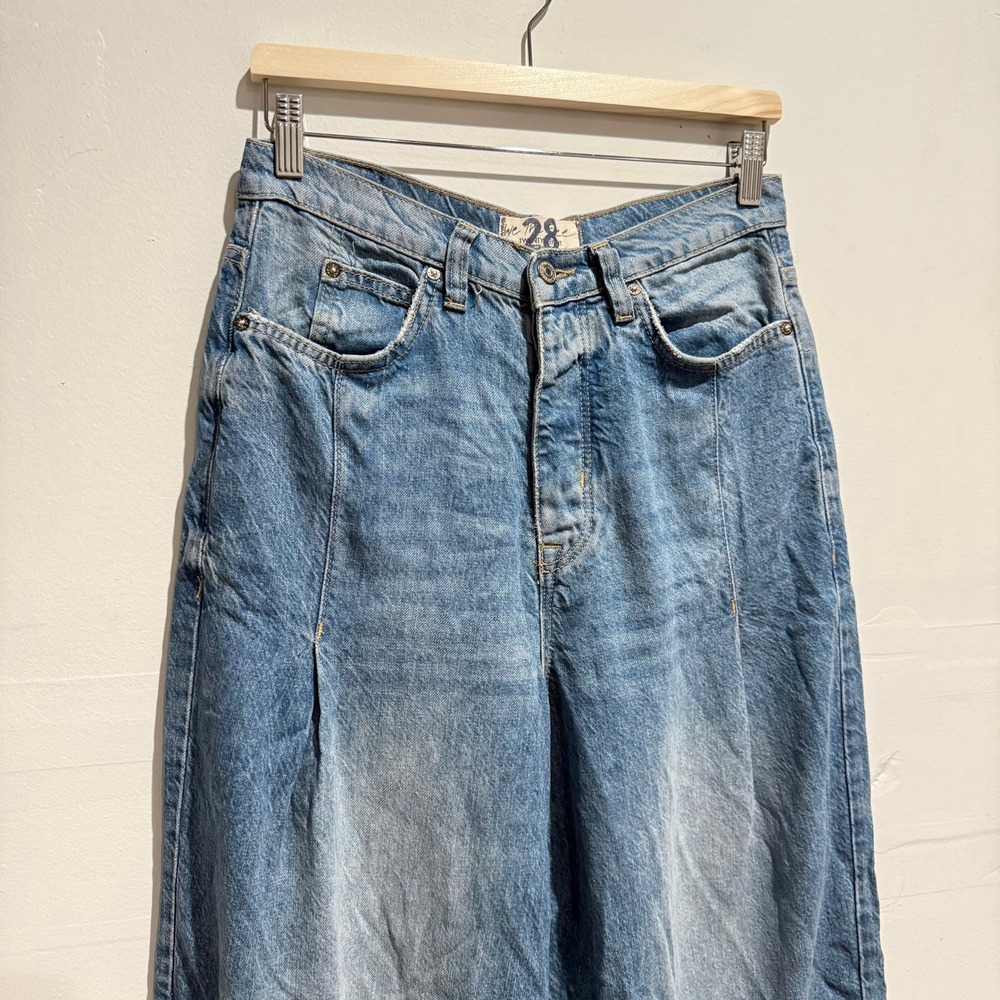 We The Free Free People Mid-Rise Wide Leg Jeans Light Wash Size 28 - Picture 3 of 6